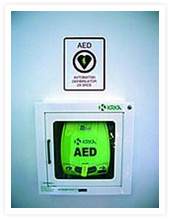 Avtomatski električni defibrilator